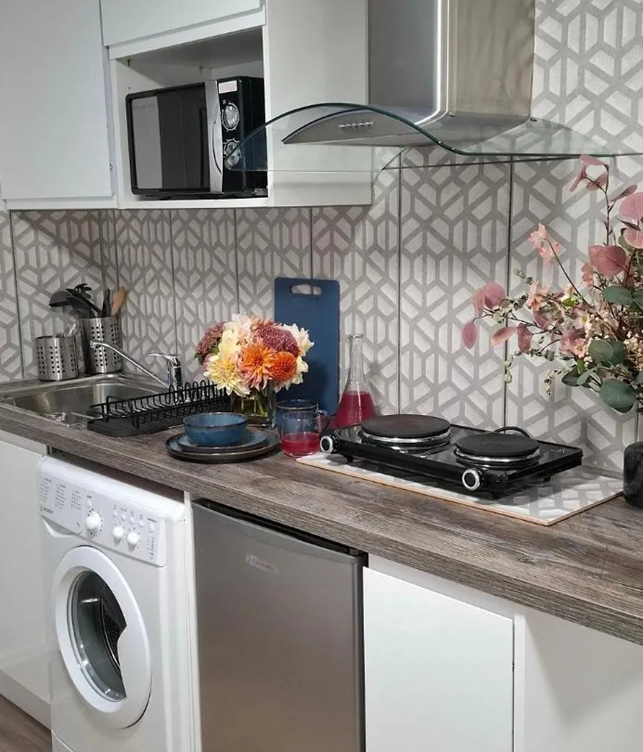 Апартаменты Beautiful Cozy Studio Хаунслоу